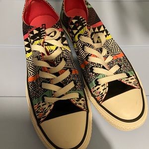 Women size 9 converse